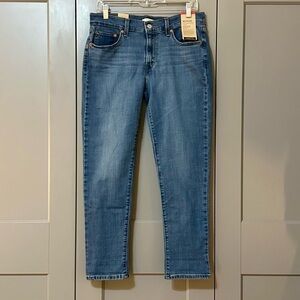 Levi Strauss Mid Rise Boyfriend Jeans Medium Wash Relaxed Women’s Size 29x27 NWT